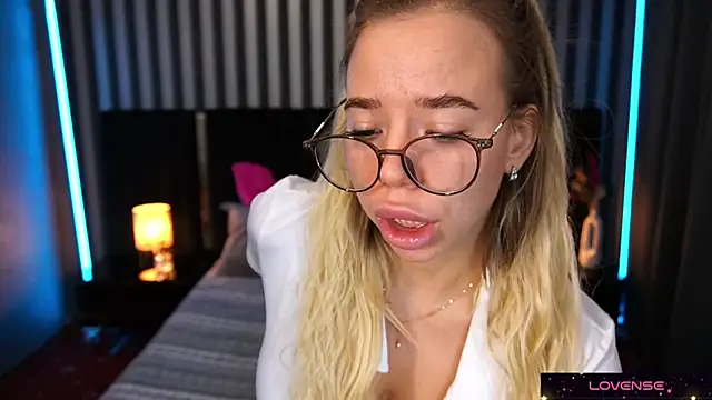Snapshot of Sexy_Ira chatting on 15, 1, 2025 Sexy Ira online show from 15, 1, 2025