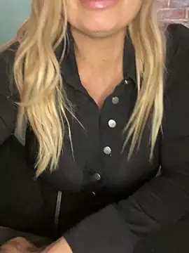 Lisavontease online show from 5, 12, 2025