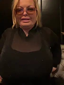 Snapshot of Lisavontease chatting on 21, 3, 2026 Lisavontease online show from 21, 3, 2026