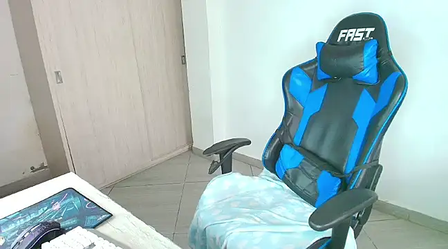 sophiax-x online show from 1, 2, 2025