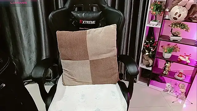 Snapshot of Yuki-yio chatting on 2, 2, 2026 Yuki-yio online show from 2, 2, 2026