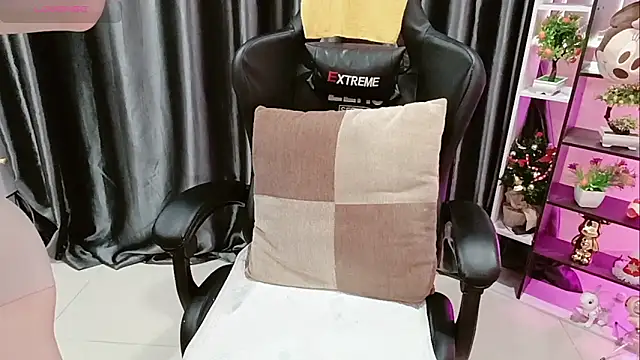 Snapshot of Yuki-yio chatting on 4, 2, 2026 Yuki-yio online show from 4, 2, 2026