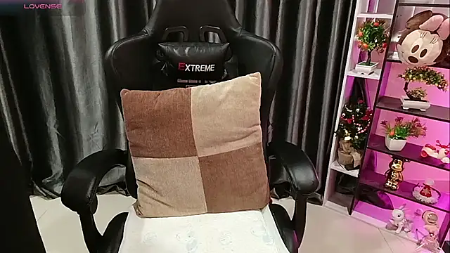 Snapshot of Yuki-yio chatting on 5, 2, 2026 Yuki-yio online show from 5, 2, 2026