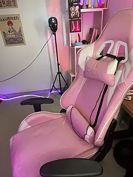 Emma Wish online show from 7, 11, 2025