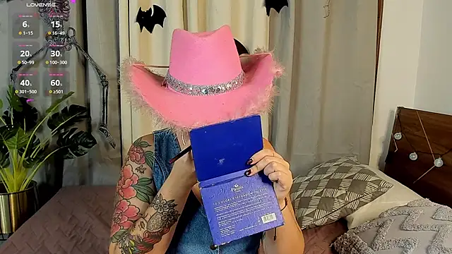 Amy art online show from 24, 10, 2025