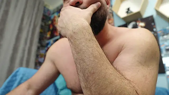 Snapshot of Muscle_Bear chatting on 18, 11, 2025 Muscle Bear online show from 18, 11, 2025