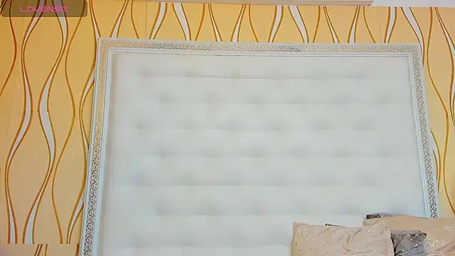 karissia online show from 4, 3, 2025