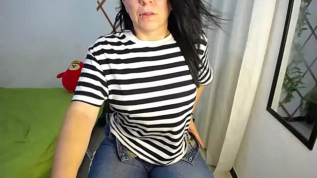 Snapshot of alexa_milsf chatting on 7, 12, 2024 alexa milsf online show from 7, 12, 2024