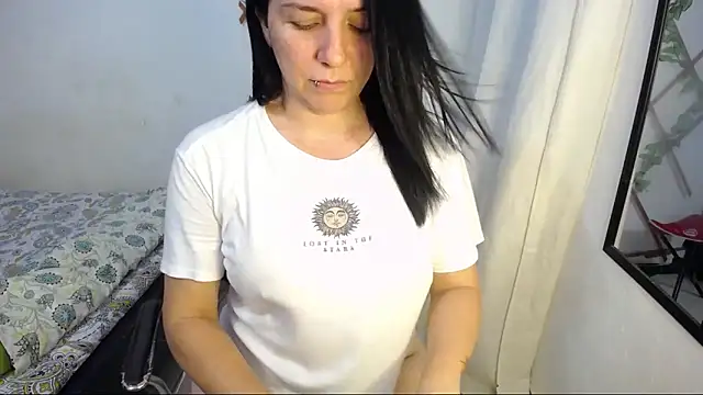 Snapshot of alexa_milsf chatting on 17, 12, 2024 alexa milsf online show from 17, 12, 2024