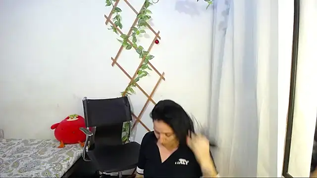 Snapshot of alexa_milsf chatting on 24, 12, 2024 alexa milsf online show from 24, 12, 2024