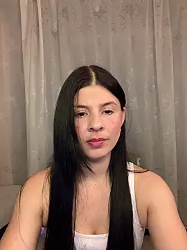 Estefani 32 online show from 7, 5, 2026