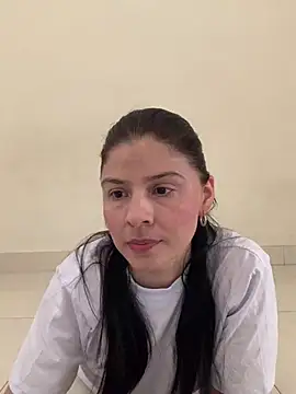 Snapshot of Estefani_32 chatting on 17, 6, 2026 Estefani 32 online show from 17, 6, 2026