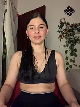 Snapshot of Estefani_32 chatting on 10, 7, 2026 Estefani 32 online show from 10, 7, 2026