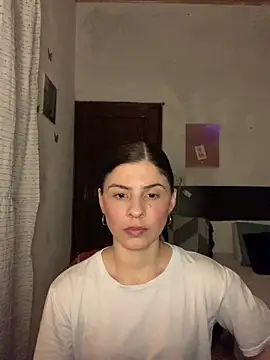 Snapshot of Estefani_32 chatting on 17, 7, 2026 Estefani 32 online show from 17, 7, 2026