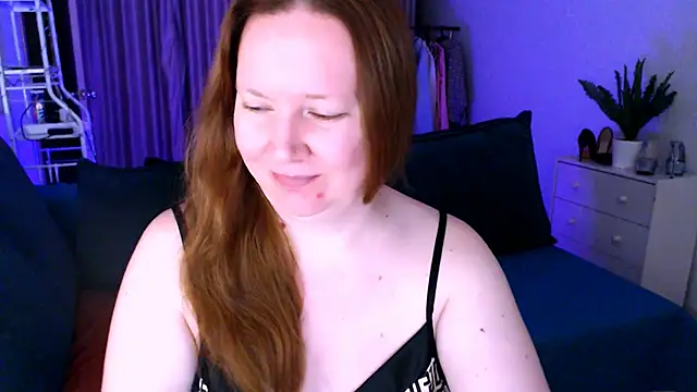 Snapshot of GoddessLara chatting on 17, 12, 2024 GoddessLara online show from 17, 12, 2024