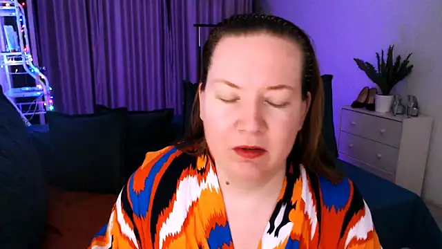 Snapshot of GoddessLara chatting on 7, 1, 2025 GoddessLara online show from 7, 1, 2025