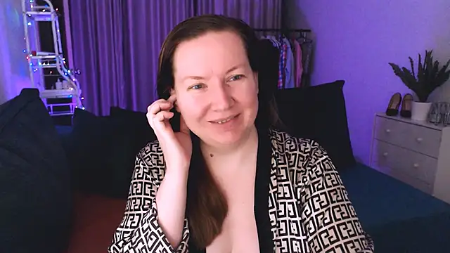 Snapshot of GoddessLara chatting on 1, 2, 2025 GoddessLara online show from 1, 2, 2025