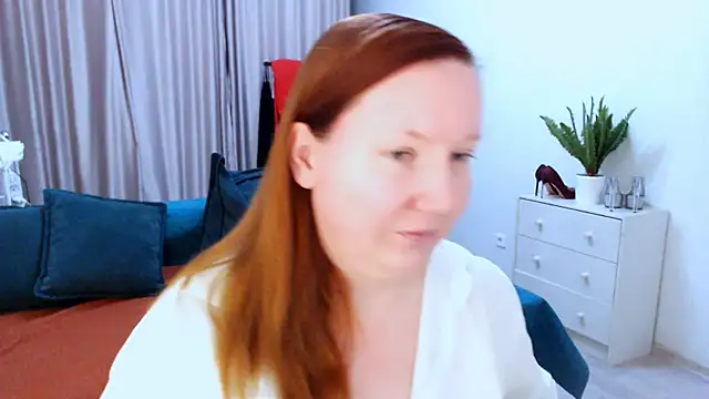 Snapshot of GoddessLara chatting on 30, 9, 2025 GoddessLara online show from 30, 9, 2025