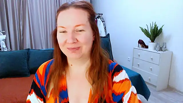 Snapshot of GoddessLara chatting on 3, 10, 2025 GoddessLara online show from 3, 10, 2025