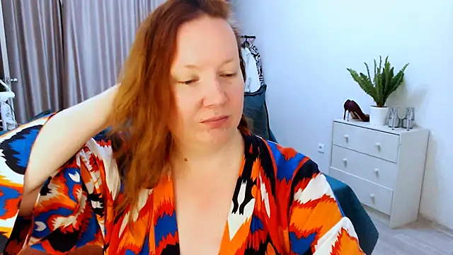 Snapshot of GoddessLara chatting on 5, 10, 2025 GoddessLara online show from 5, 10, 2025