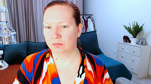 Snapshot of GoddessLara chatting on 17, 10, 2025 GoddessLara online show from 17, 10, 2025