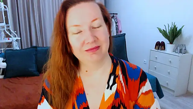 Snapshot of GoddessLara chatting on 22, 10, 2025 GoddessLara online show from 22, 10, 2025