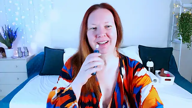 Snapshot of GoddessLara chatting on 3, 11, 2025 GoddessLara online show from 3, 11, 2025