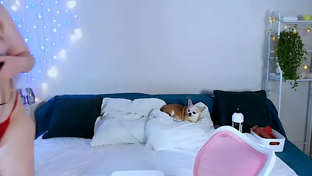 Snapshot of GoddessLara chatting on 10, 11, 2025 GoddessLara online show from 10, 11, 2025