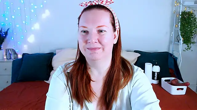 Snapshot of GoddessLara chatting on 3, 12, 2025 GoddessLara online show from 3, 12, 2025