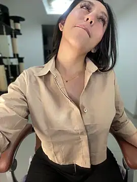 MiaJones21 online show from 4, 3, 2025