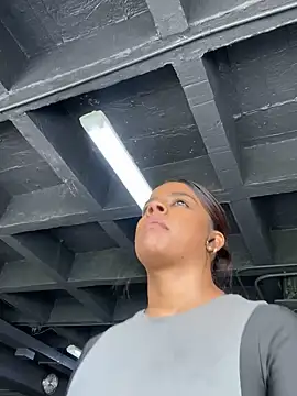 Snapshot of trianawhite chatting on 2, 12, 2024 trianawhite online show from 2, 12, 2024