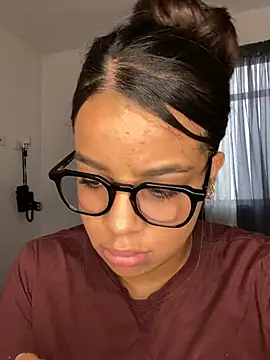 Snapshot of trianawhite chatting on 10, 12, 2024 trianawhite online show from 10, 12, 2024