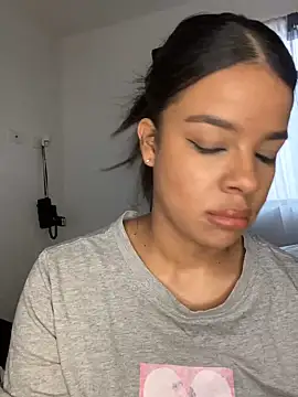 Snapshot of trianawhite chatting on 16, 12, 2024 trianawhite online show from 16, 12, 2024