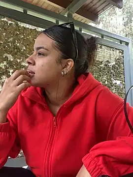 Snapshot of trianawhite chatting on 22, 2, 2025 trianawhite online show from 22, 2, 2025