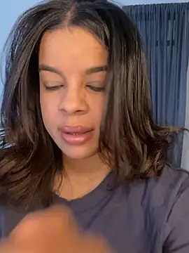 Snapshot of trianawhite chatting on 3, 3, 2025 trianawhite online show from 3, 3, 2025