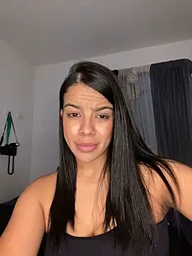 Snapshot of trianawhite chatting on 19, 11, 2025 trianawhite online show from 19, 11, 2025