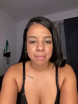 Snapshot of trianawhite chatting on 27, 11, 2025 trianawhite online show from 27, 11, 2025