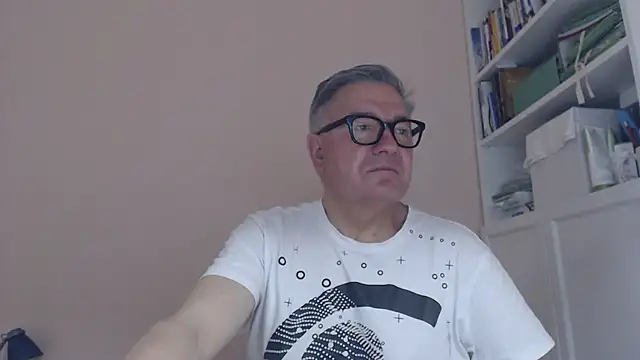 Snapshot of YOU6me chatting on 18, 6, 2026 YOU6me online show from 18, 6, 2026