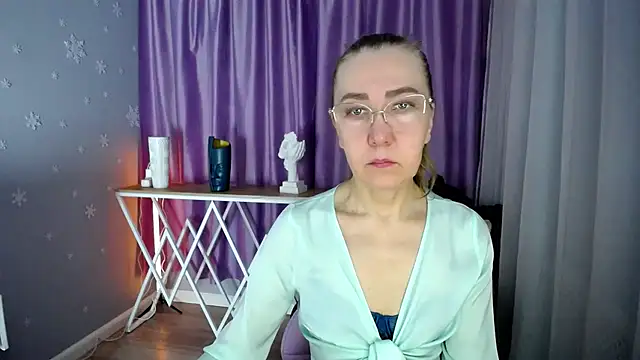 queen a n i online show from 29, 1, 2025