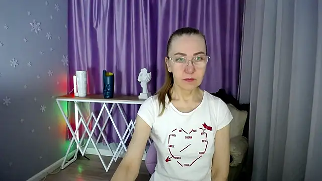 queen a n i online show from 10, 2, 2025