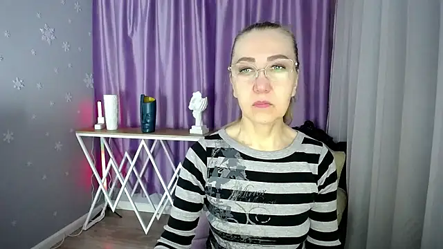 queen a n i online show from 5, 3, 2025