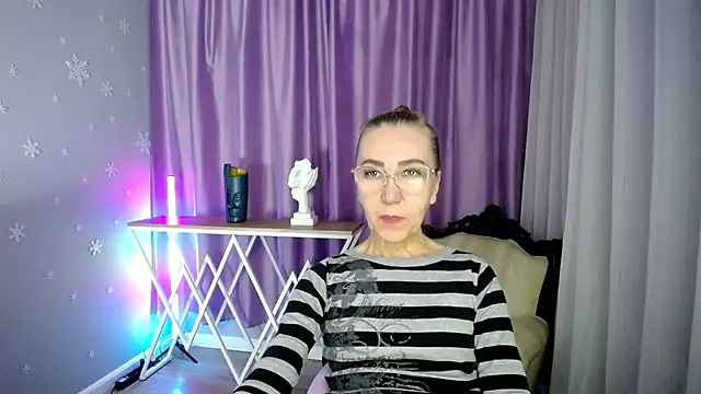 queen a n i online show from 10, 9, 2025