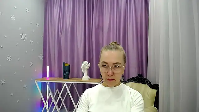 queen a n i online show from 19, 9, 2025