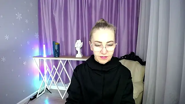 queen a n i online show from 26, 9, 2025