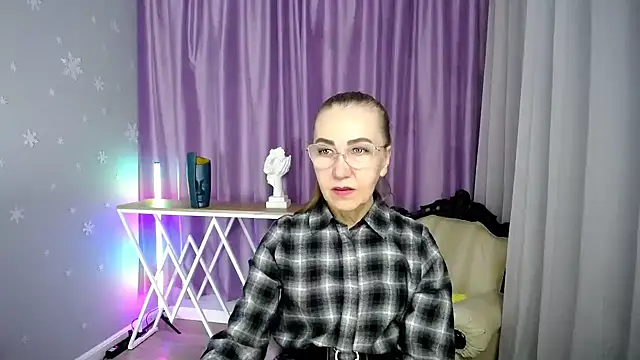 queen a n i online show from 27, 9, 2025