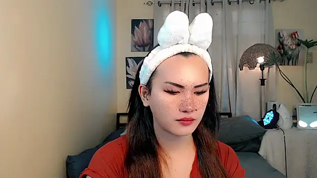 Snapshot of beatrice_21 chatting on 3, 11, 2025 beatrice 21 online show from 3, 11, 2025