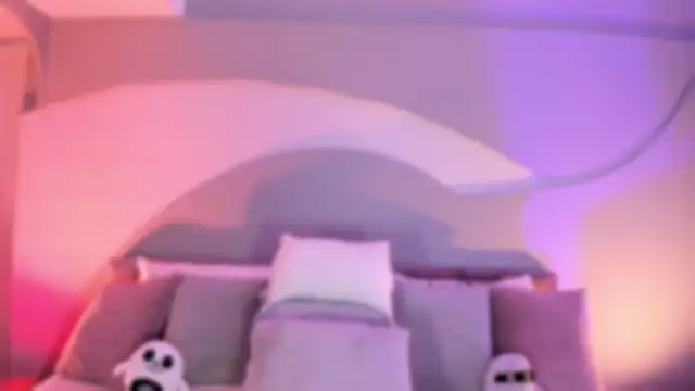 Nicolle W online show from 9, 10, 2025