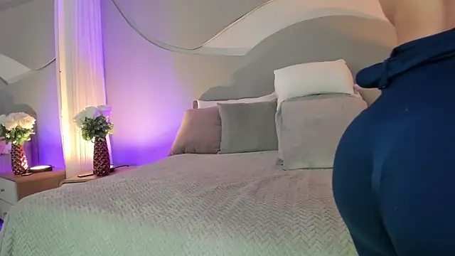 Nicolle W online show from 8, 11, 2025