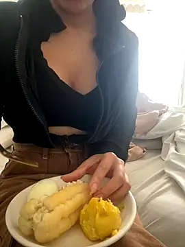 Snapshot of DulceMya6 chatting on 3, 11, 2025 DulceMya6 online show from 3, 11, 2025