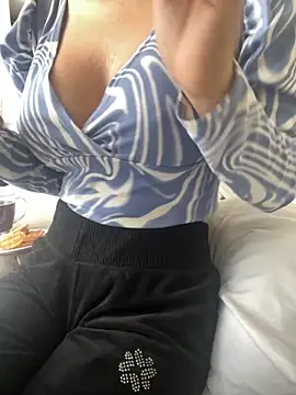 Snapshot of DulceMya6 chatting on 1, 12, 2025 DulceMya6 online show from 1, 12, 2025